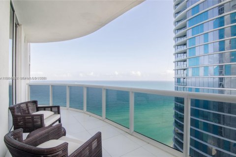 Copropriété à louer à Sunny Isles Beach, Floride: 3 chambres, 183.39 m2 № 2045869 - photo 2