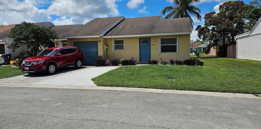 Villa ou maison à Lake Worth, Floride 2 chambres, 80.92 m2 № 703802