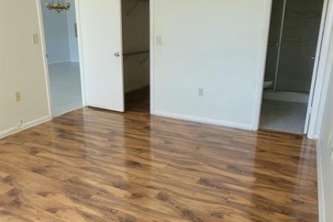 Condo in Lake Worth, Florida, 2 bedrooms № 2153808 - photo 6