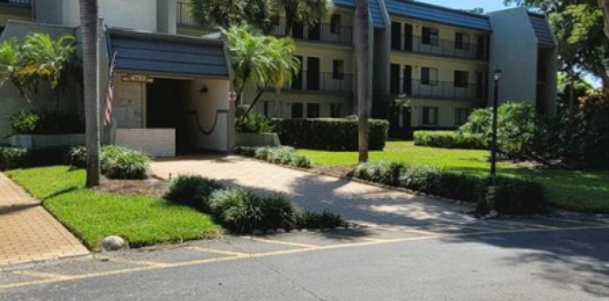 Condo in Lake Worth, Florida, 2 bedrooms № 2153808