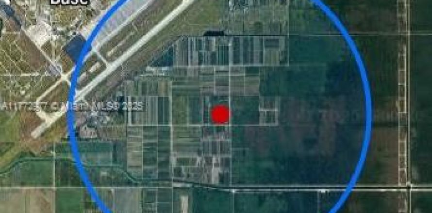 Commercial property in Homestead, Florida № 1699479