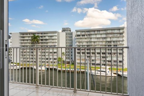 Copropriété à vendre à Miami, Floride: 2 chambres, 74.97 m2 № 1968189 - photo 10