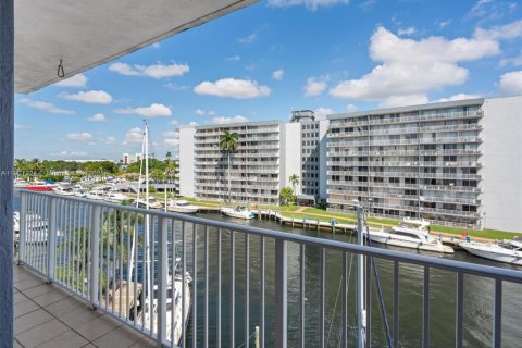 Copropriété à vendre à Miami, Floride: 2 chambres, 74.97 m2 № 1968189 - photo 12