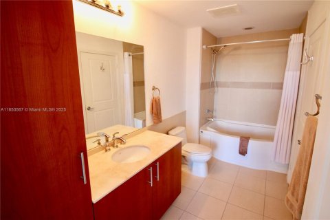 Copropriété à louer à Hallandale Beach, Floride: 1 chambre, 77.67 m2 № 1961833 - photo 23