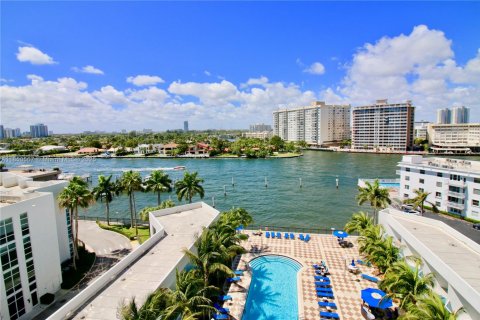 Copropriété à louer à Hallandale Beach, Floride: 1 chambre, 77.67 m2 № 1961833 - photo 20