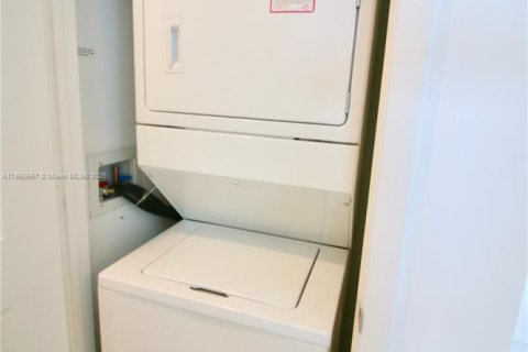 Copropriété à louer à Hallandale Beach, Floride: 1 chambre, 77.67 m2 № 1961833 - photo 28