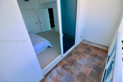 Copropriété à louer à Hallandale Beach, Floride: 1 chambre, 77.67 m2 № 1961833 - photo 18