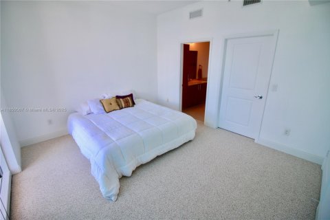 Copropriété à louer à Hallandale Beach, Floride: 1 chambre, 77.67 m2 № 1961833 - photo 12