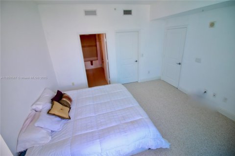 Copropriété à louer à Hallandale Beach, Floride: 1 chambre, 77.67 m2 № 1961833 - photo 14