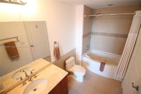 Copropriété à louer à Hallandale Beach, Floride: 1 chambre, 77.67 m2 № 1961833 - photo 25
