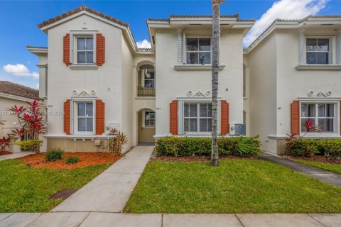 Townhouse in Homestead, Florida 3 bedrooms, 147.16 sq.m. № 2029726 - photo 1