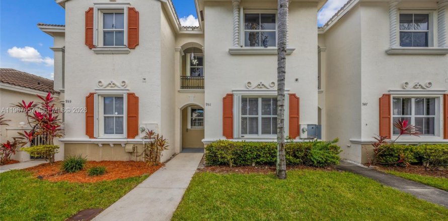 Townhouse in Homestead, Florida 3 bedrooms, 147.16 sq.m. № 2029726