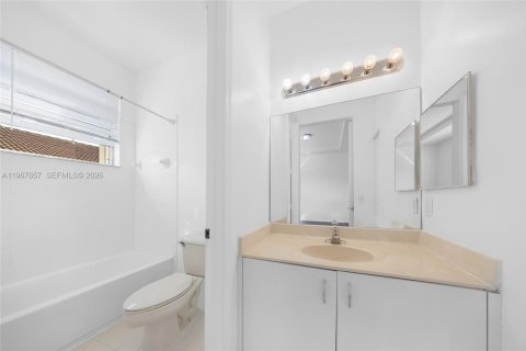 Townhouse in Homestead, Florida 3 bedrooms, 147.16 sq.m. № 2029726 - photo 19