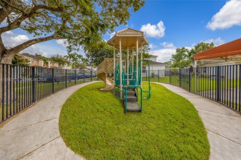 Townhouse in Homestead, Florida 3 bedrooms, 147.16 sq.m. № 2029726 - photo 30