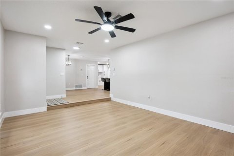 House in Winter Park, Florida 3 bedrooms, 151.15 sq.m. № 2238671 - photo 7