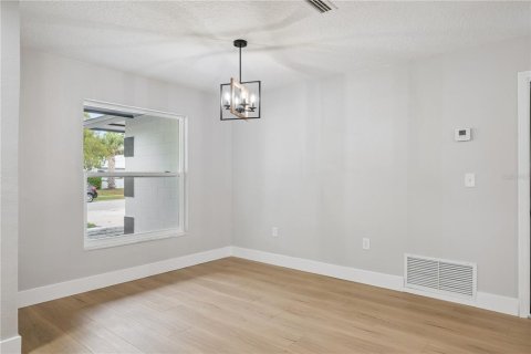 House in Winter Park, Florida 3 bedrooms, 151.15 sq.m. № 2238671 - photo 8