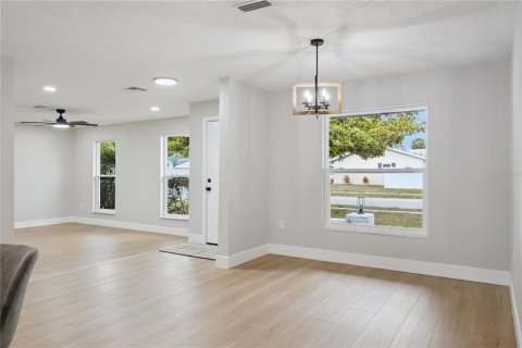 House in Winter Park, Florida 3 bedrooms, 151.15 sq.m. № 2238671 - photo 9