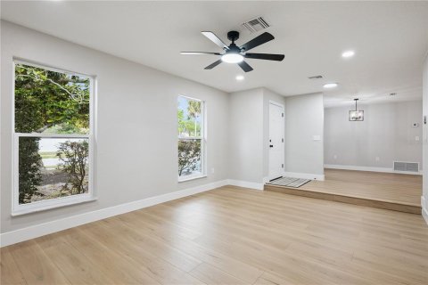 House in Winter Park, Florida 3 bedrooms, 151.15 sq.m. № 2238671 - photo 5