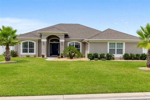 House in Ocala, Florida 4 bedrooms, 214.33 sq.m. № 1904242 - photo 1