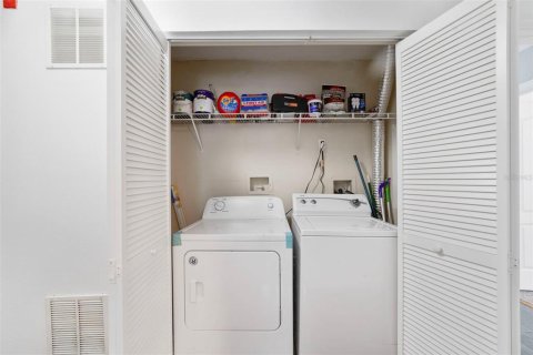 Condominio en venta en Orlando, Florida, 3 dormitorios, 92.25 m2 № 2155908 - foto 16