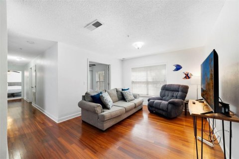 Condominio en venta en Orlando, Florida, 3 dormitorios, 92.25 m2 № 2155908 - foto 3