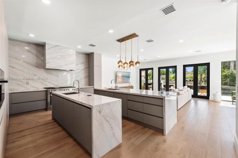 House in Fort Lauderdale, Florida 6 bedrooms, 513.38 sq.m. № 1869930 - photo 19