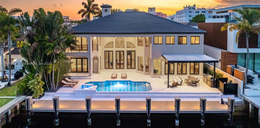 House in Fort Lauderdale, Florida 6 bedrooms, 513.38 sq.m. № 1869930