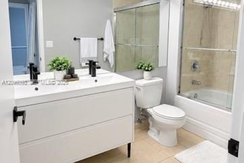 Copropriété à vendre à Miami, Floride: 3 chambres, 131.83 m2 № 2386907 - photo 8