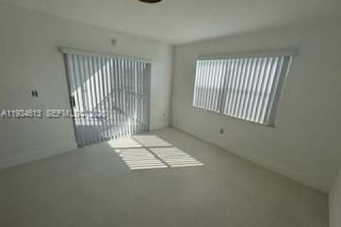 Condo in Cutler Bay, Florida, 1 bedroom № 1995782 - photo 5