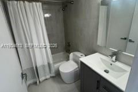 Condo in Cutler Bay, Florida, 1 bedroom № 1995782 - photo 3