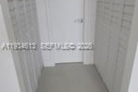 Condo in Cutler Bay, Florida, 1 bedroom № 1995782 - photo 7