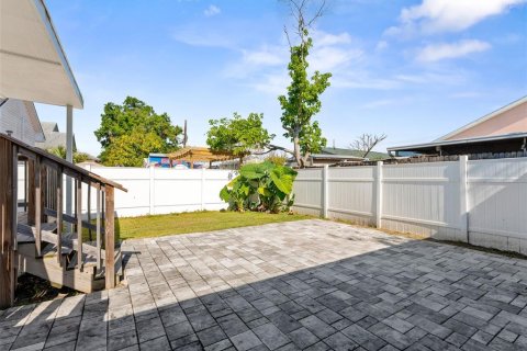 House in Tampa, Florida 4 bedrooms, 115.38 sq.m. № 2100068 - photo 24
