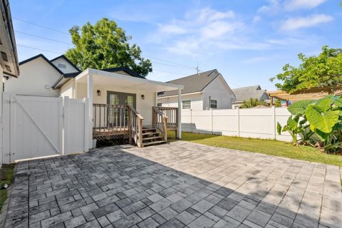 House in Tampa, Florida 4 bedrooms, 115.38 sq.m. № 2100068 - photo 26