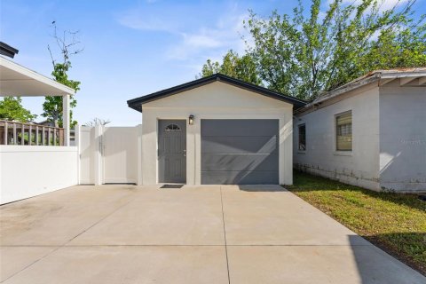 House in Tampa, Florida 4 bedrooms, 115.38 sq.m. № 2100068 - photo 30