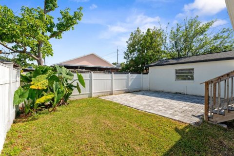 House in Tampa, Florida 4 bedrooms, 115.38 sq.m. № 2100068 - photo 28