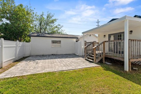 House in Tampa, Florida 4 bedrooms, 115.38 sq.m. № 2100068 - photo 27
