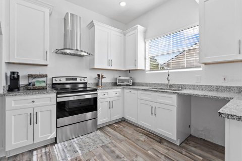 House in Tampa, Florida 4 bedrooms, 115.38 sq.m. № 2100068 - photo 10