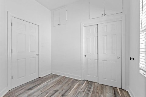 House in Tampa, Florida 4 bedrooms, 115.38 sq.m. № 2100068 - photo 21