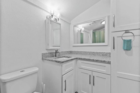 House in Tampa, Florida 4 bedrooms, 115.38 sq.m. № 2100068 - photo 16