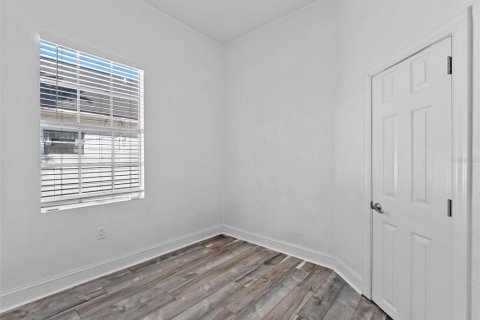 House in Tampa, Florida 4 bedrooms, 115.38 sq.m. № 2100068 - photo 20