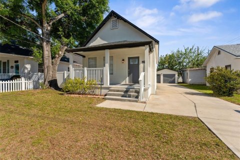 House in Tampa, Florida 4 bedrooms, 115.38 sq.m. № 2100068 - photo 4