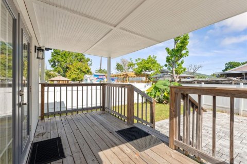 House in Tampa, Florida 4 bedrooms, 115.38 sq.m. № 2100068 - photo 23