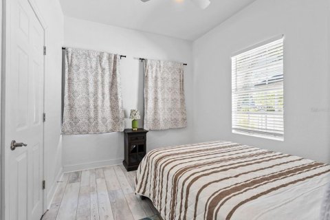House in Tampa, Florida 4 bedrooms, 115.38 sq.m. № 2100068 - photo 19