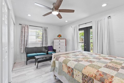House in Tampa, Florida 4 bedrooms, 115.38 sq.m. № 2100068 - photo 13