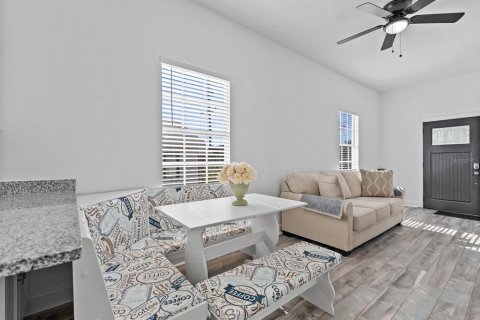House in Tampa, Florida 4 bedrooms, 115.38 sq.m. № 2100068 - photo 9