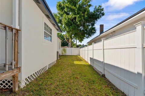House in Tampa, Florida 4 bedrooms, 115.38 sq.m. № 2100068 - photo 29