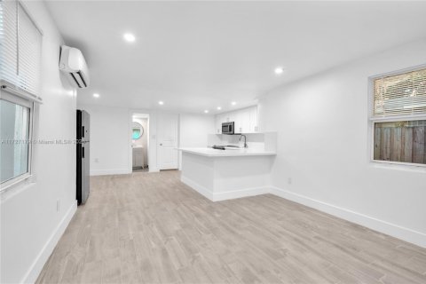 Купить виллу или дом в Майами, Флорида 2 спальни, 79.62м2, № 1957524 - фото 9