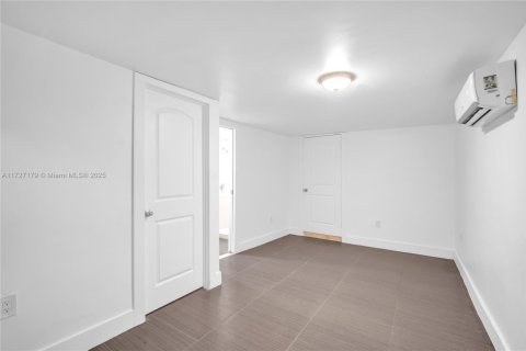 Купить виллу или дом в Майами, Флорида 2 спальни, 79.62м2, № 1957524 - фото 21