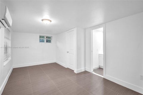 Купить виллу или дом в Майами, Флорида 2 спальни, 79.62м2, № 1957524 - фото 22