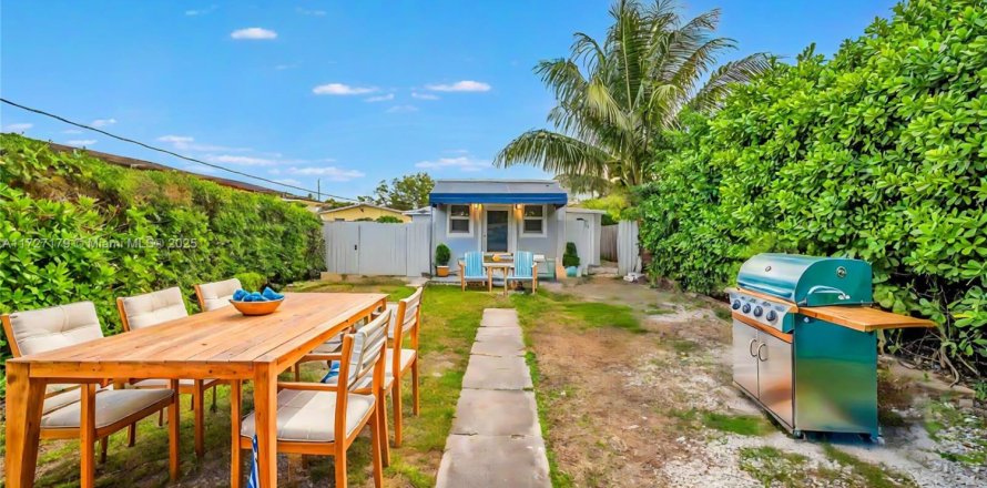 Дом в Майами, Флорида 2 спальни, 79.62м2 № 1957524